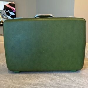 Vintage American Tourister Tiara hard-shell suitcase